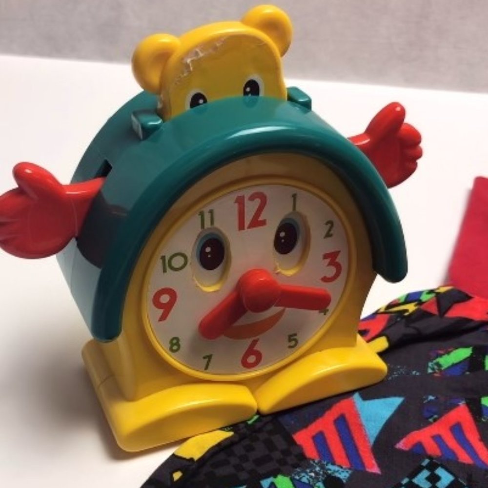 80s Vintage Baby Wind-up Musical Toy 1988 Battat Hickory Dickory Dock WORKS - Picture 1 of 5
